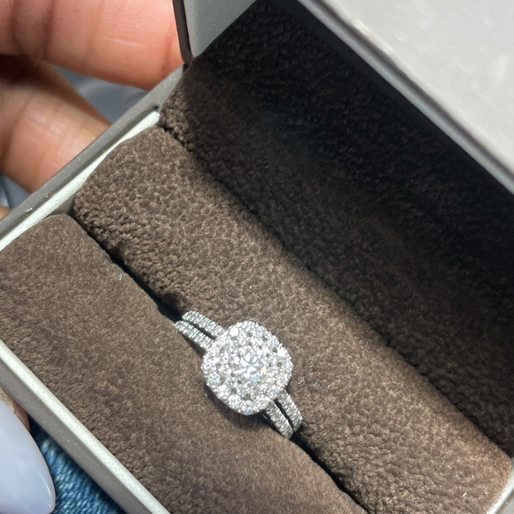 Beautiful Diamond Engagement Ring 💍